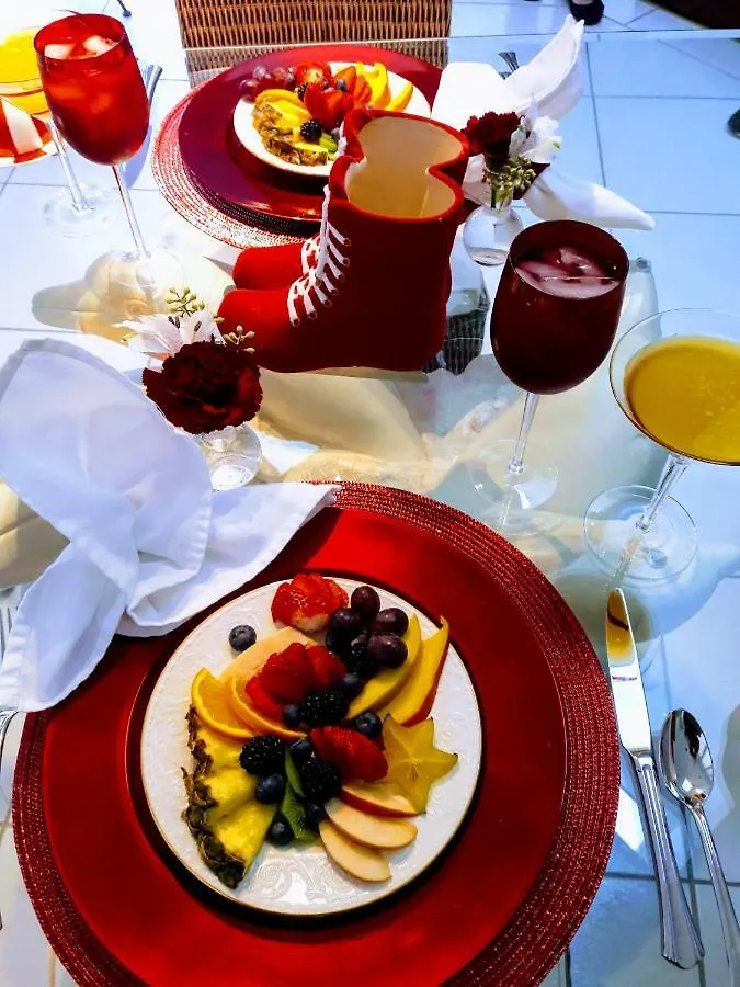 Ms. Elsie'S Caribbean B&B Charlotte Oda ve Kahvaltı